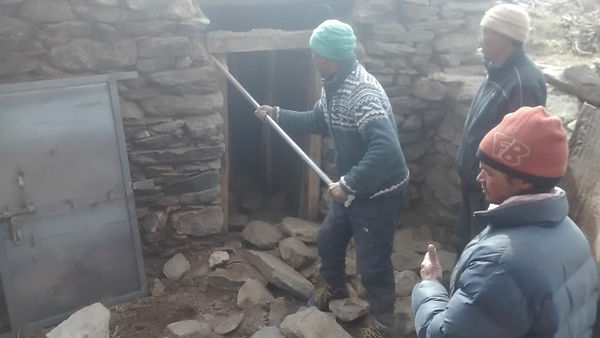 Repairing broken door of Thuktanji | Photo: Nature Conservation Foundation